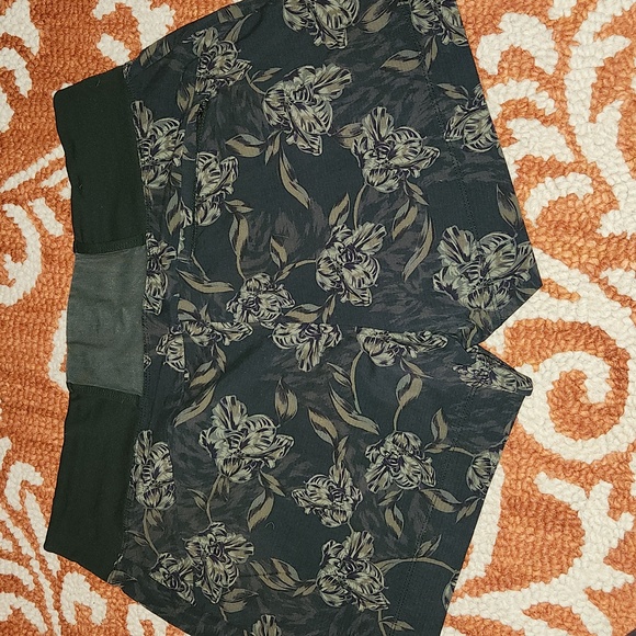 Athleta Trekkie North Printed short size 14 - Picture 4 of 10